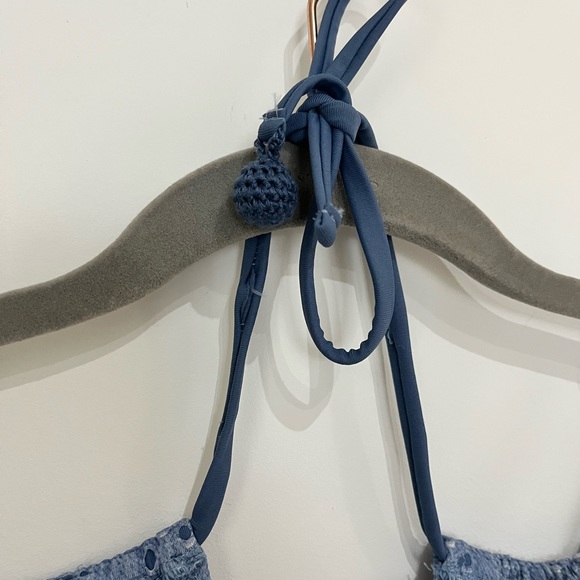 Aerie Deep V Textured Blue One Piece Swimsuit, Size Small - Picture 4 of 9